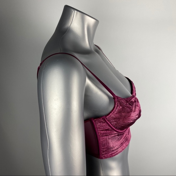 Victoria’s Secret Very Sexy Crimson Bra 32B - Picture 3 of 5